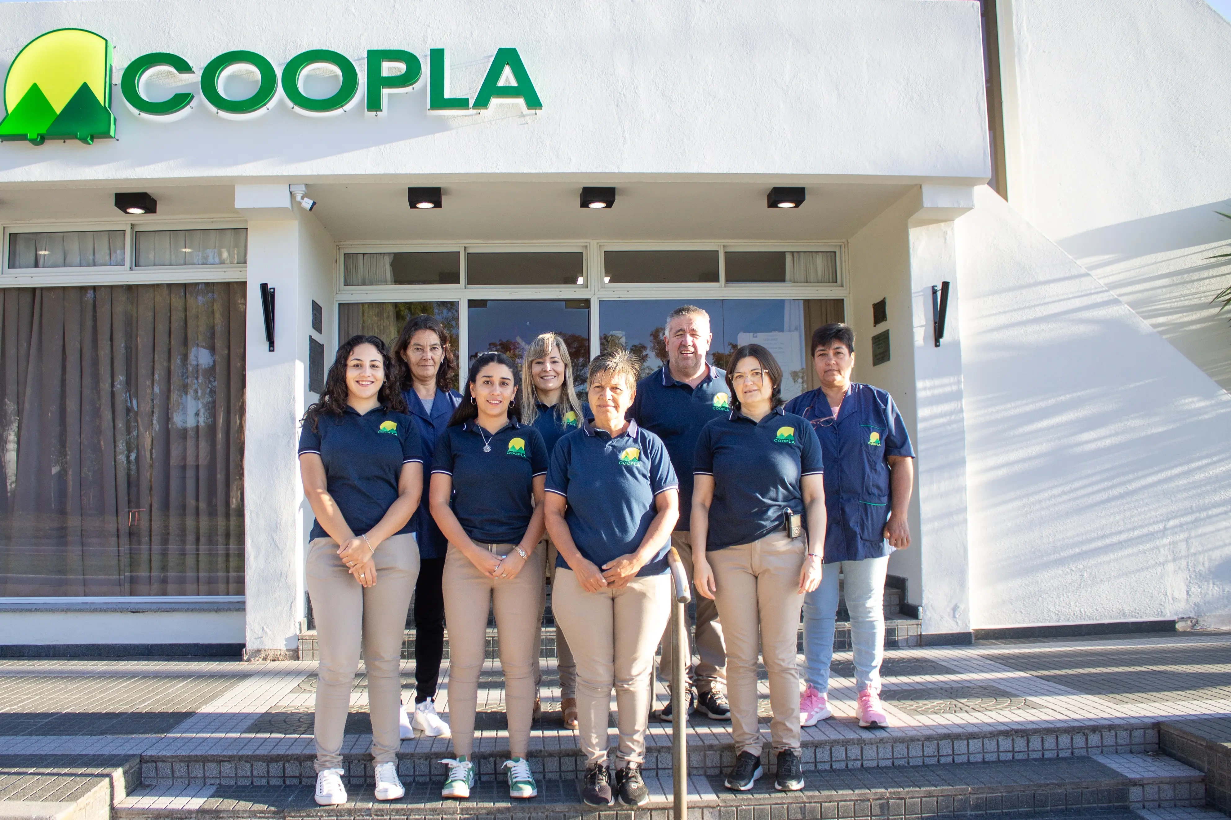 Personal del área de administración de COOPLA