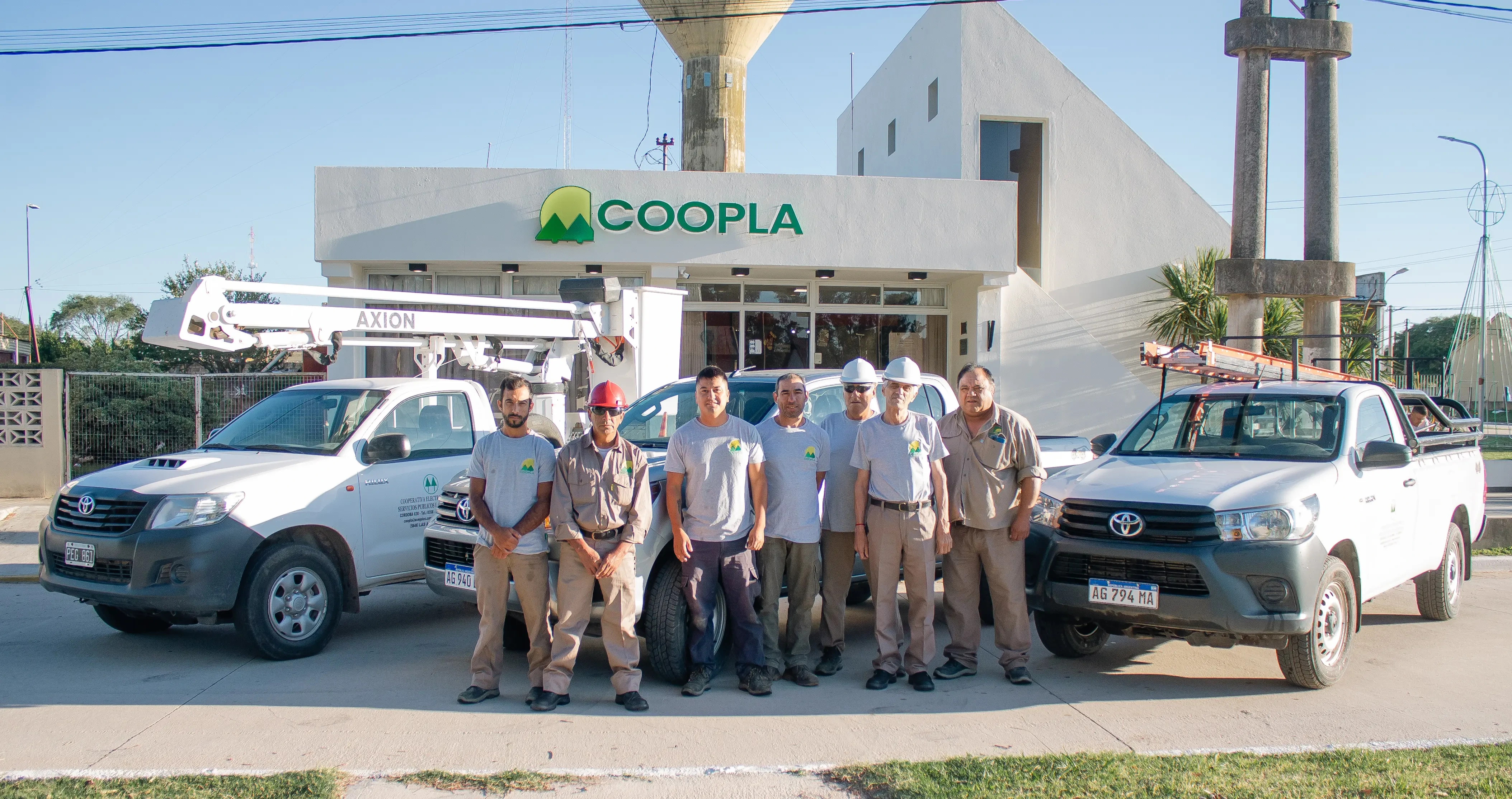 Personal del área de redes, agua y electricidad de COOPLA